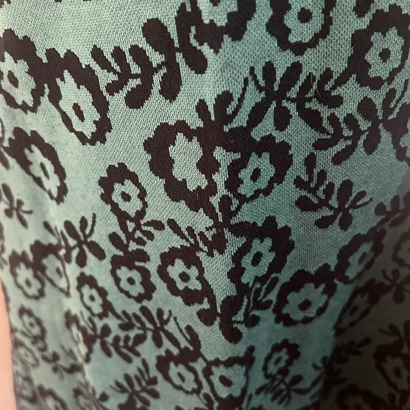 LULAROE BLOUSE ………0010 - Picture 6 of 9